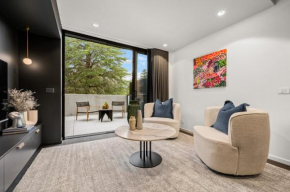 Braddon Studio with Parking & BBQ